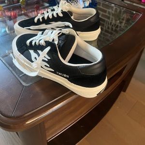 Straye shoes black and white. New hasn’t been worn.